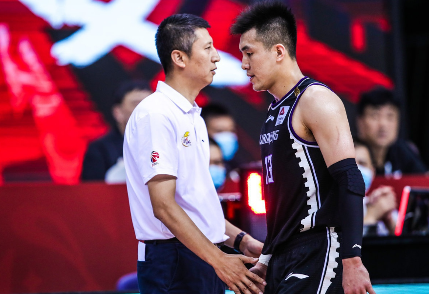 雄鹿完胜四川队,郭艾伦扛起全队 雄鹿完胜四川队,郭艾伦扛起全队