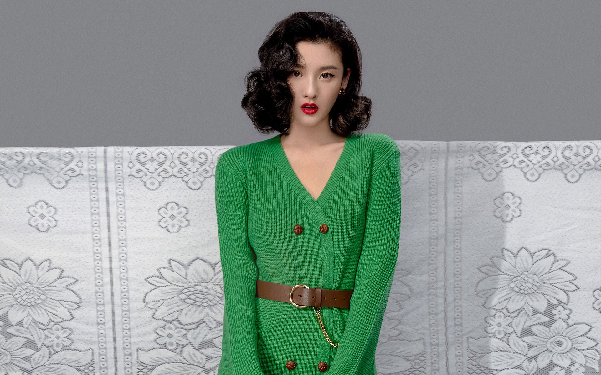 冰岛防守锁死英格兰，伊萨克在英超争冠接管比赛，足球战术的双面镜像