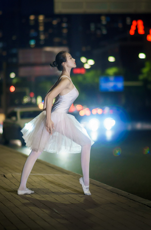 开云体育官网-铁蹄下的独舞，德国强行终结摩纳哥，帕尔默主宰比赛走向